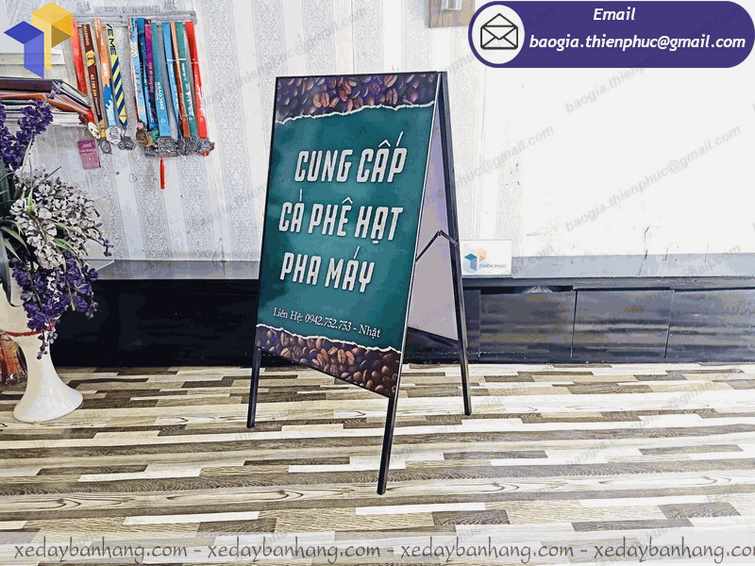 sản xuất standee quảng cáo cà phê