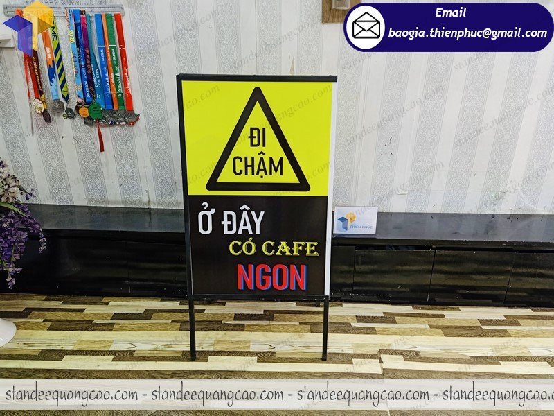 sản xuất standee quảng cáo giá rẻ