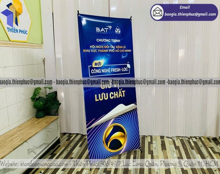 Standee 1 mặt chữ X treo poster cho sự kiện chương trình khuyến mãi sale off gây chú ý