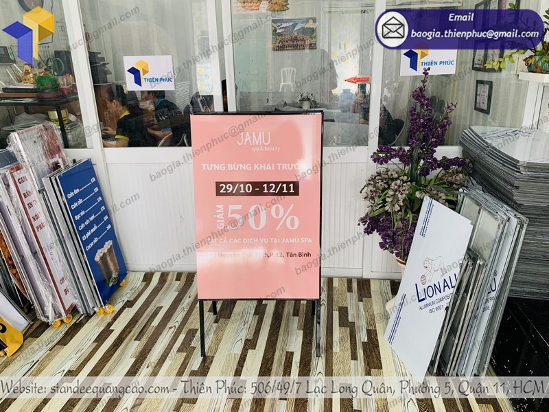 standee 2 mặt ngoài trời đẹp