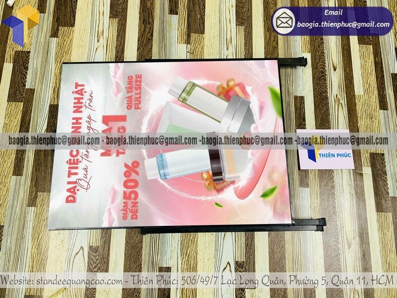 Standee A quảng cáo sản phẩm một mặt chân sắt di động bán sỉ lẽ cho siêu thị tiệm bánh