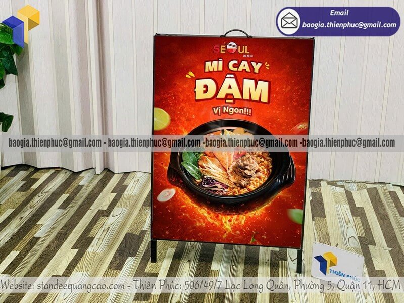 Standee bằng chân sắt chữ A quảng cáo di động hè phố