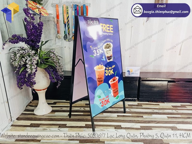 Standee chân chữ A uy tín