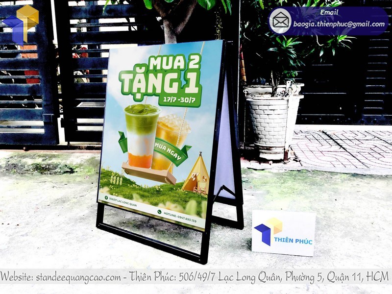 Standee chân chữ A quảng cáo ngoài trời thực tế