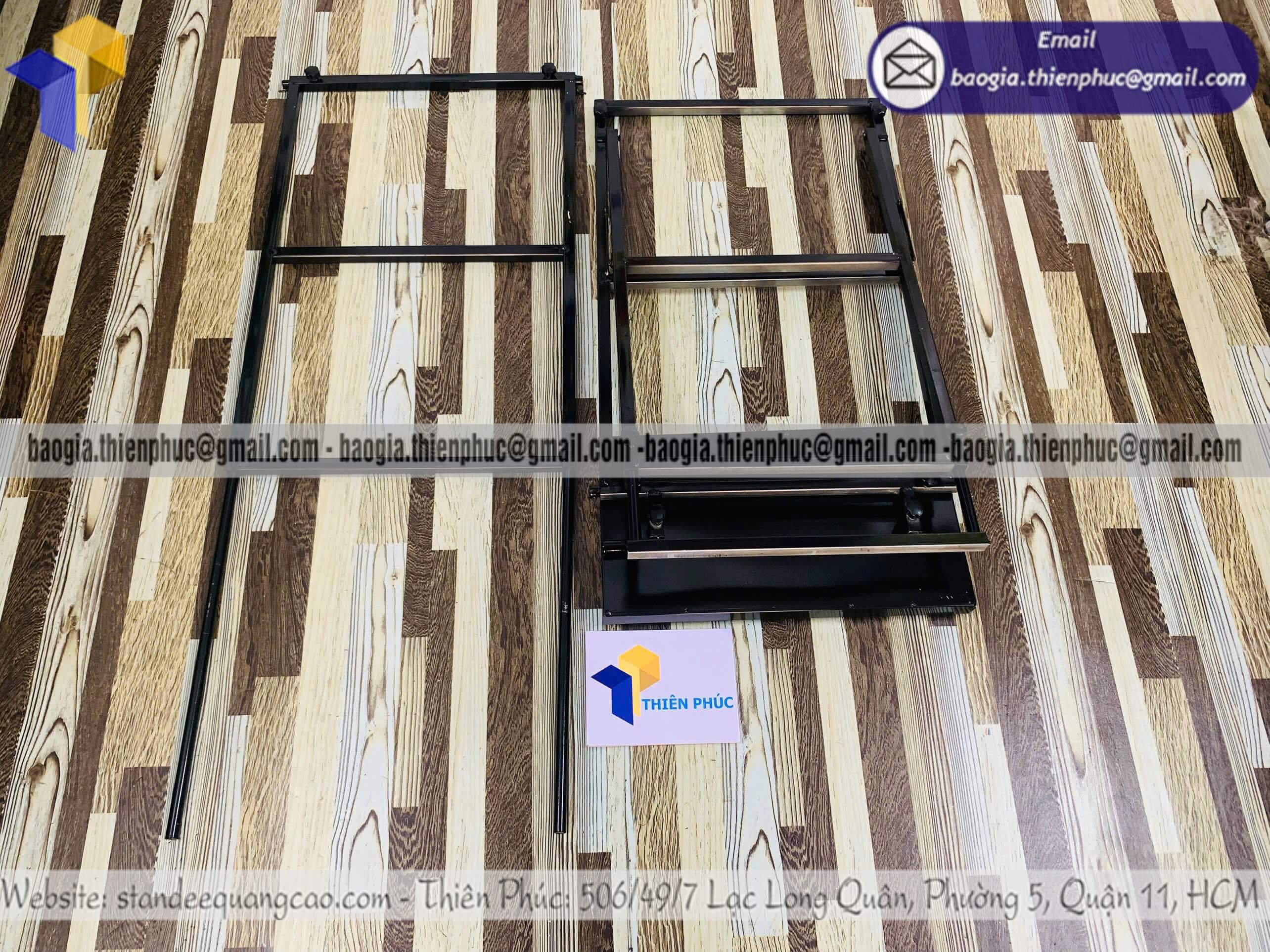 Standee chân đế sắt banner treo chịu gió ngoài trời yêu cầu sale sốc cho doanh nghiệp