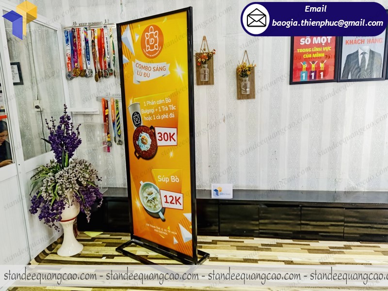 standee chân sắt chịu gió giá bao nhiêu