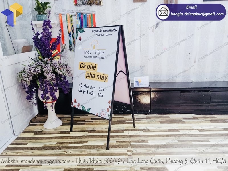 standee chân sắt đẹp