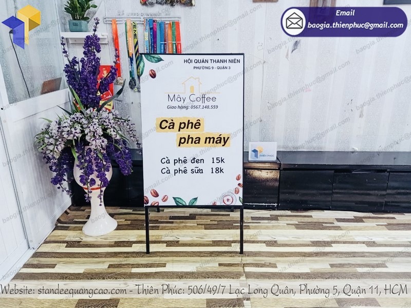 standee chân sắt