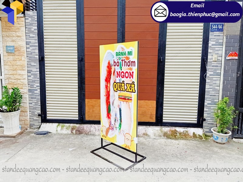 standee chống gió ngoài trời