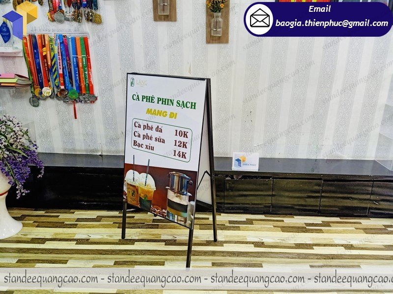 standee chữ a 2 mặt