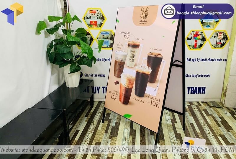 Standee chữ A in logo theo yêu cầu giá rẻ, in nhanh