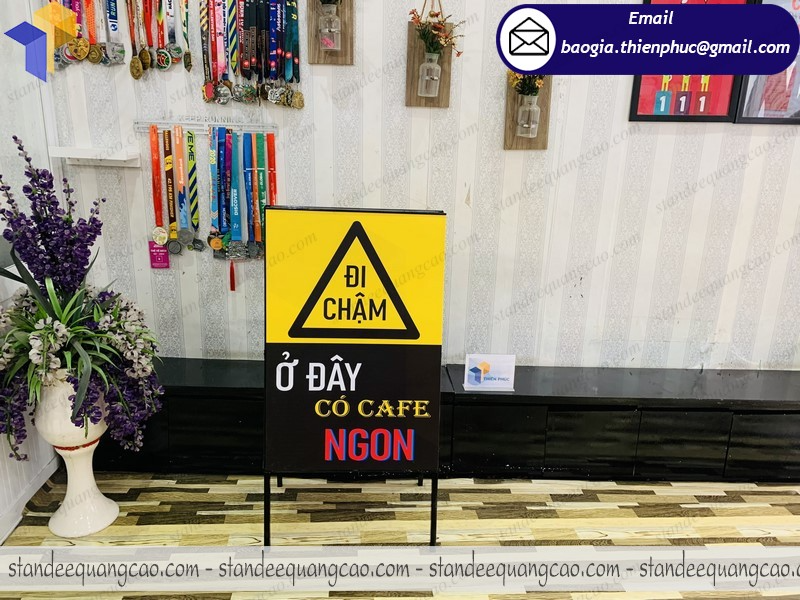 standee chữ a khung sắt giá rẻ