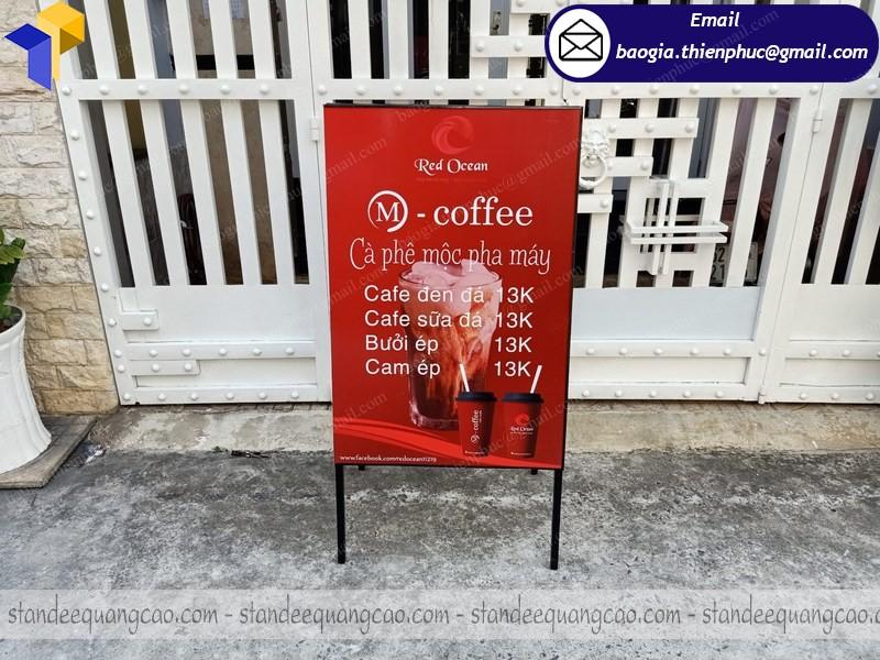 nơi đóng standee chữ a quảng cáo quán cafe