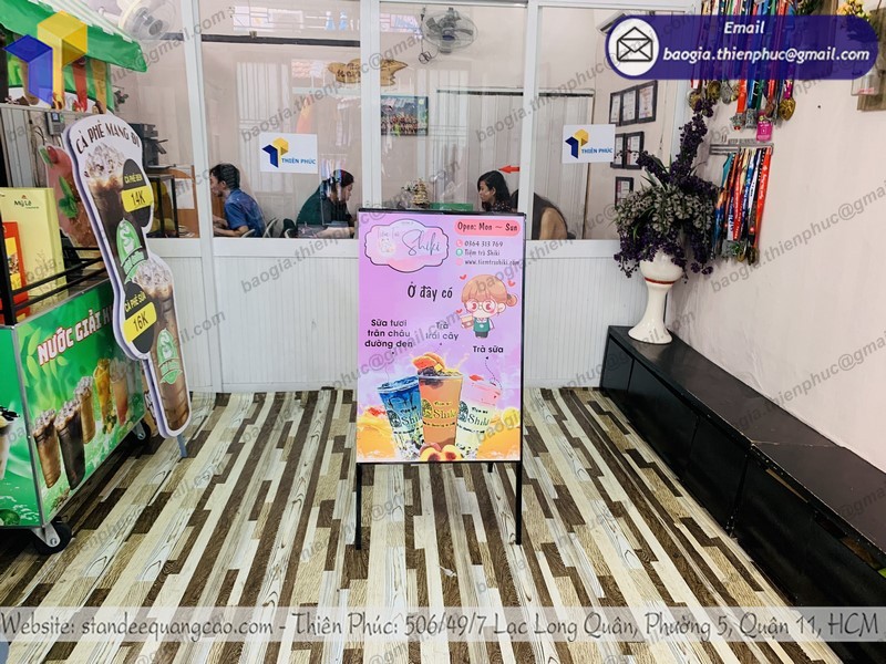 standee chữ A theo yêu cầu rẻ