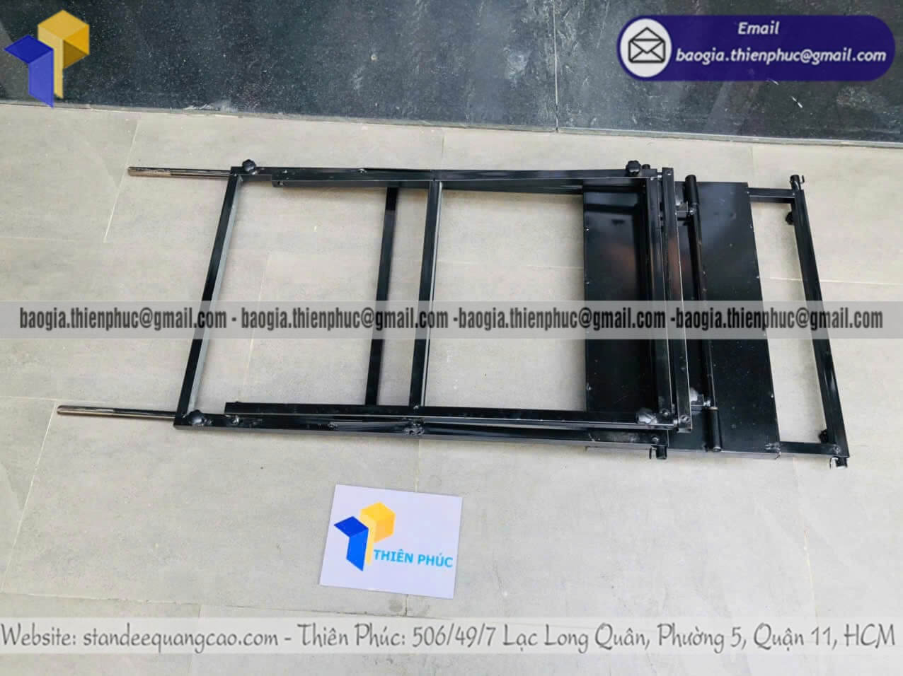 Standee có đế sắt chịu gió treo poster ngoài trời vỉa hè event khai trương sale off