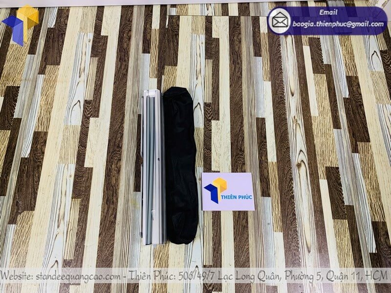 standee cuốn nhôm thiết kế 2025