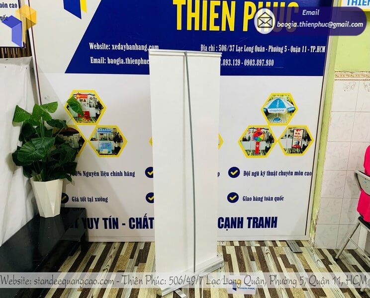 thiết kế standee cuốn nhôm ưu đãi cho quán ăn