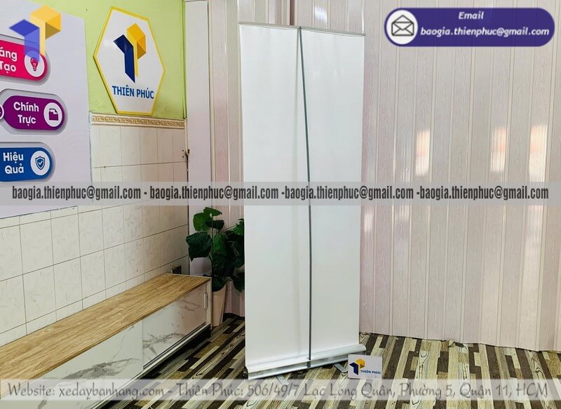 Standee cuốn nhôm đỡ banner quảng cáo ngoài trời giá từ 450k đến 600k ưu đãi đơn số lượng lớn