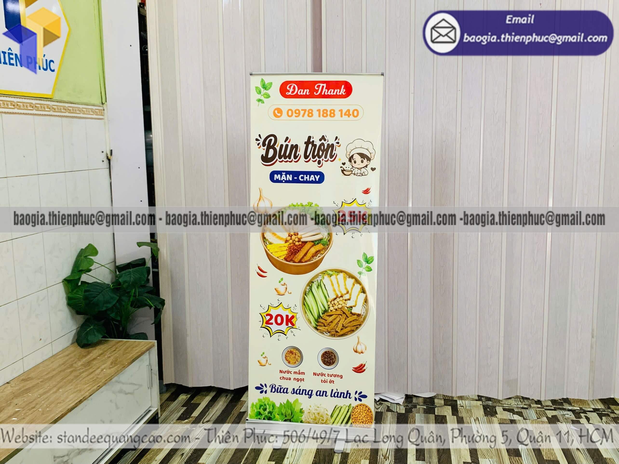 Standee cuốn nhôm in poster 1 mặt quảng cáo
