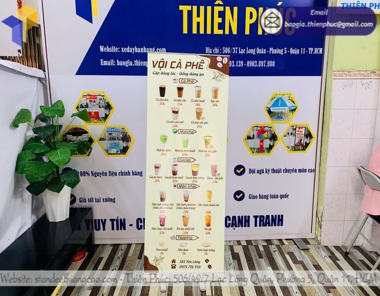 thiết kế standee cuốn nhôm