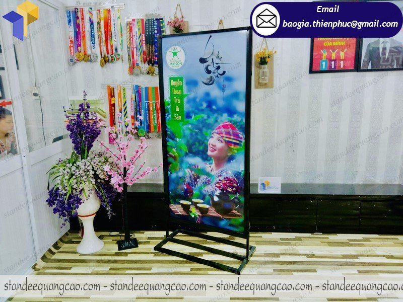 standee-đế sắt chịu io1 giá rẻ