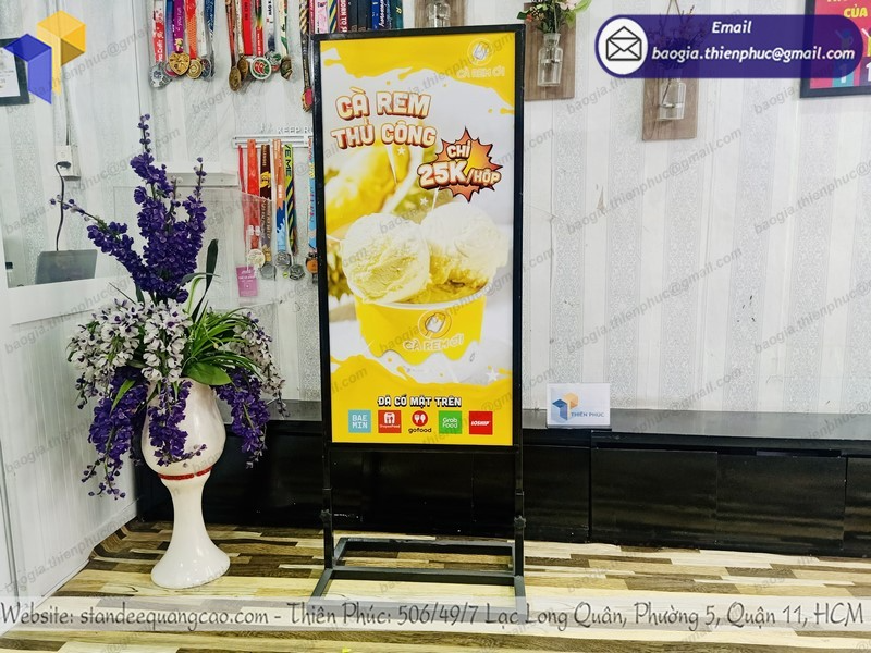 standee đế sắt hai mặt giá rẻ