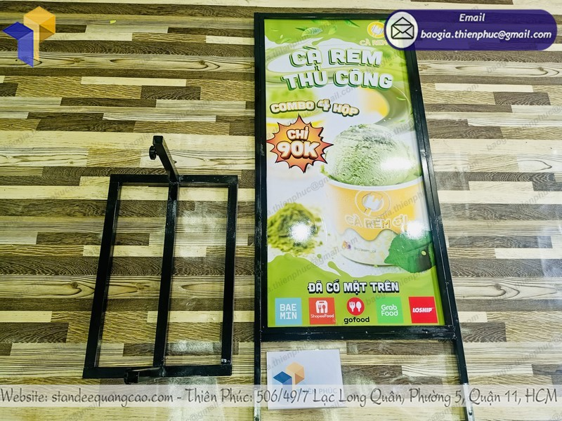 standee đế sắt hai mặt