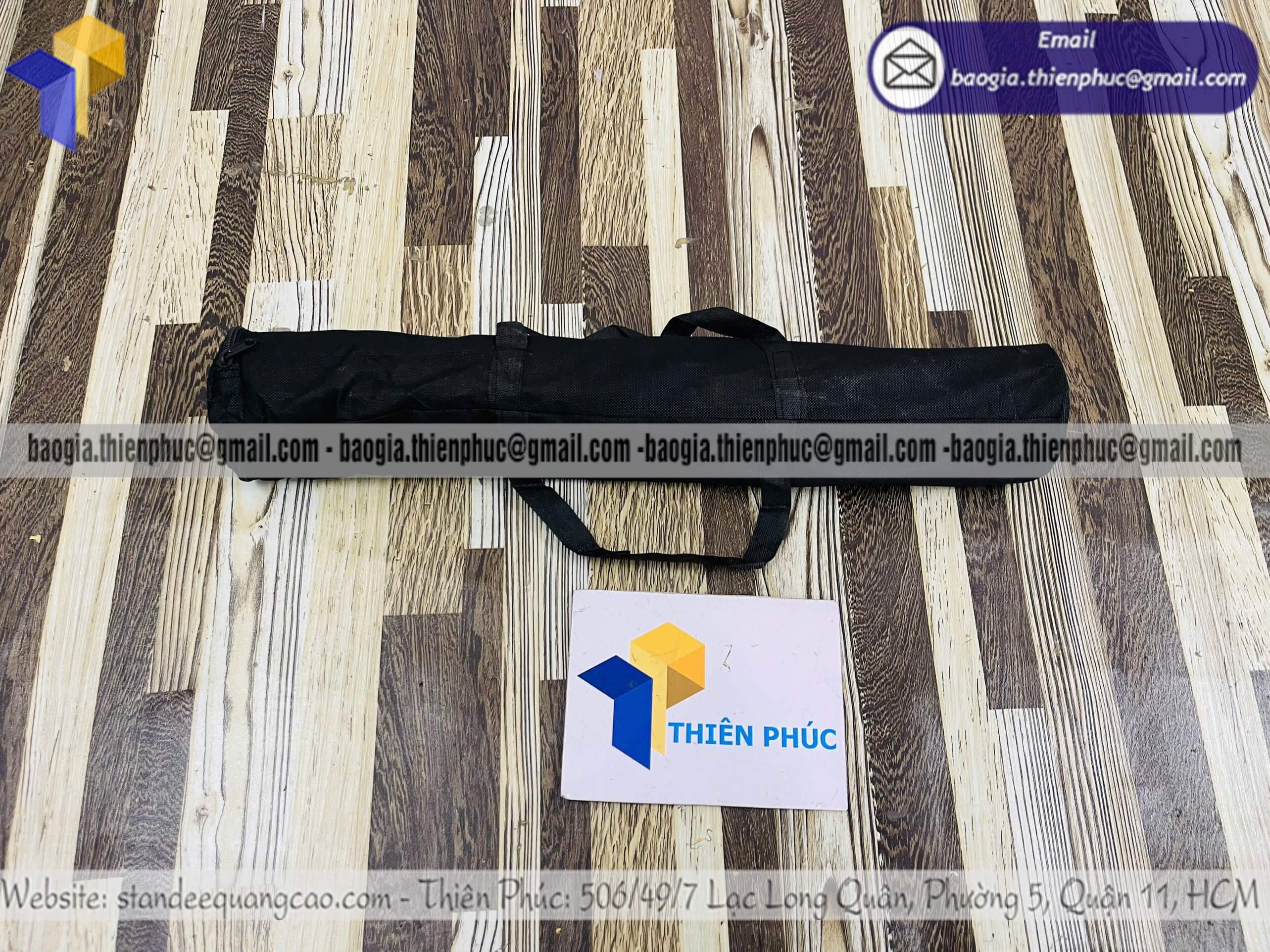 Standee dựng poster cuốn nhôm quảng cáo cửa hàng phục vụ dự án công ty đại lý