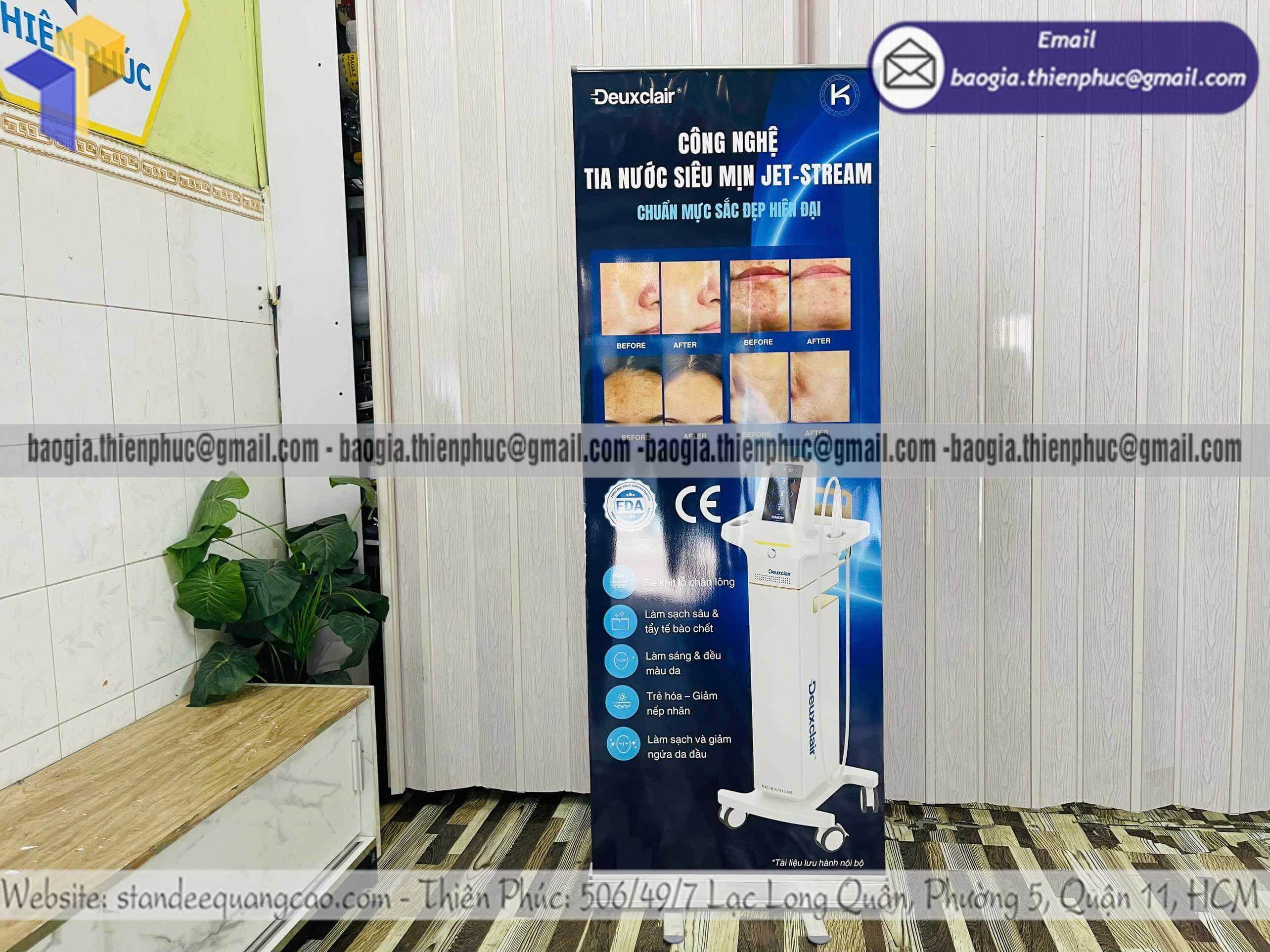 Standee dựng poster cuốn nhôm quảng cáo cửa hàng