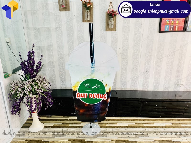 standee hình ly nước