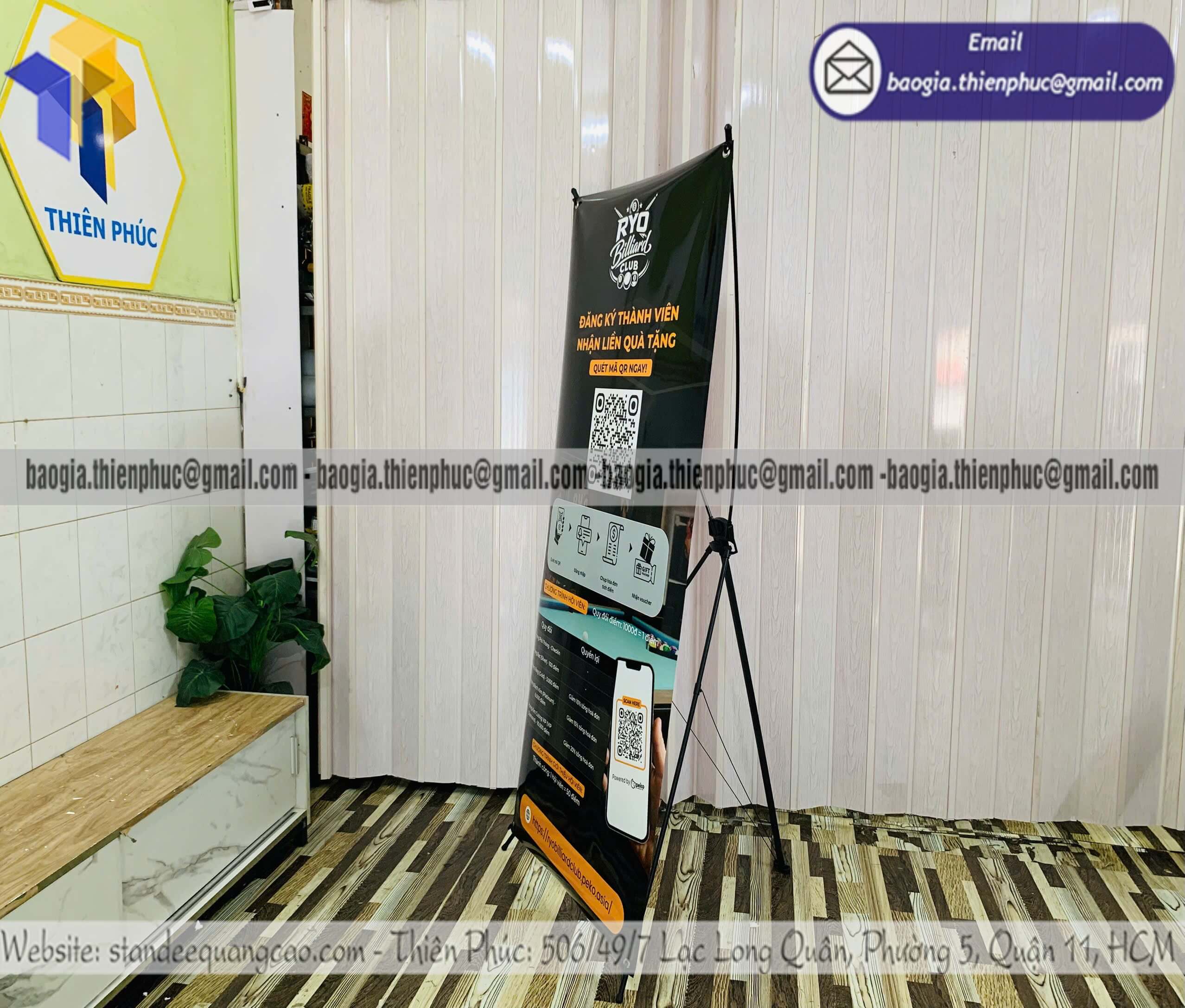 Standee in poster treo quảng cáo chữ X di động thay đổi nội dung nhanh