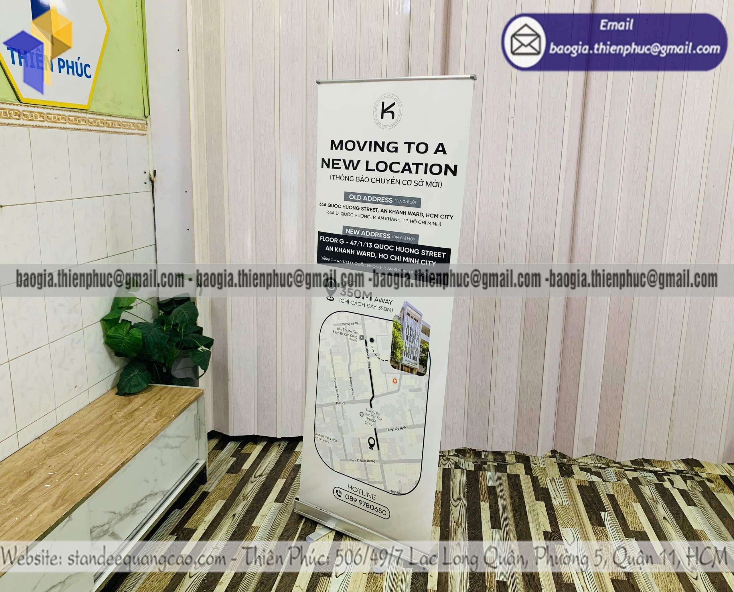 Standee kéo cuốn poster bằng nhôm quảng cáo giá bất ngờ 800K dành cho doanh nghiệp, sự kiện