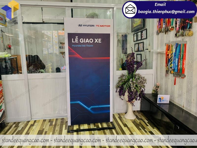 standee khung sắt chịu gió chịu gió