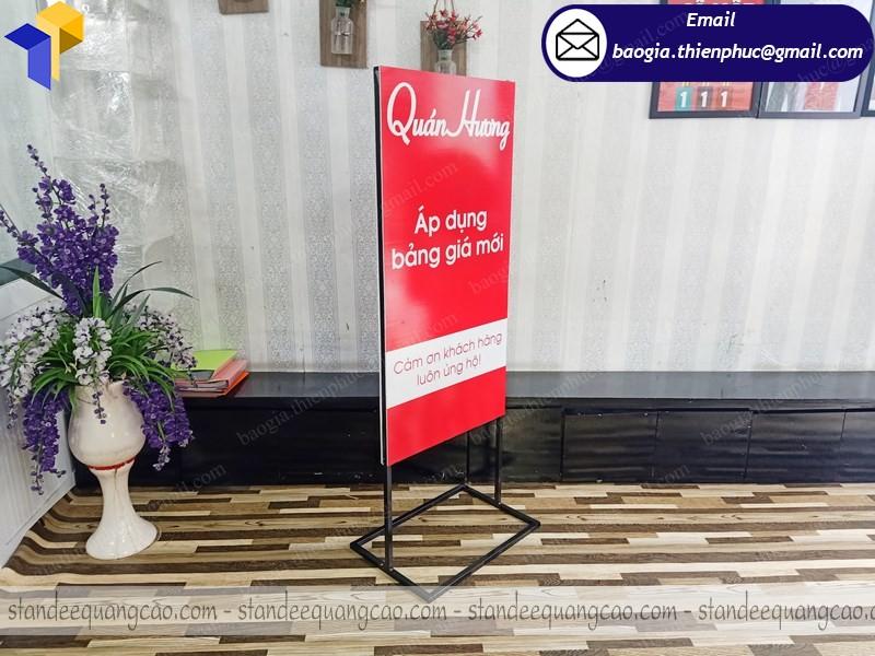 standee chân sắt căng bạt