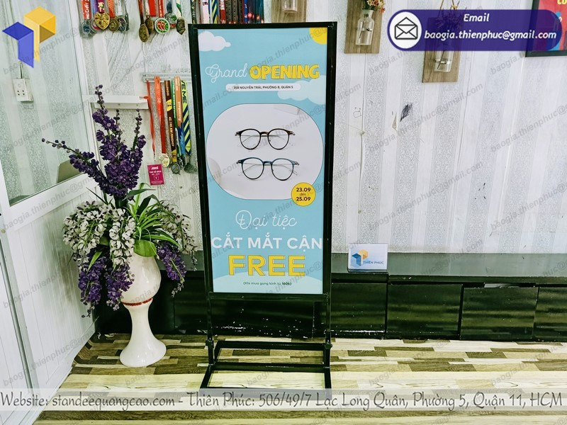 standee khung sắt đứng giá rẻ hcm