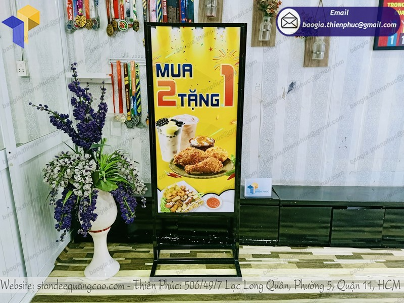 standee khung sắt ngoài trời giá rẻ