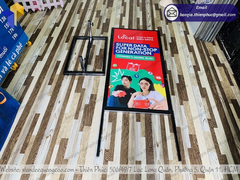 standee khung sắt ngoài trời rẻ