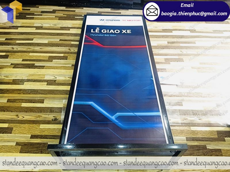 standee khung sắt ngoài trời