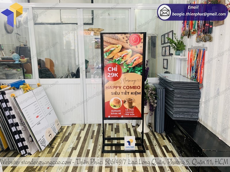 standee khung sắt ngoài trời