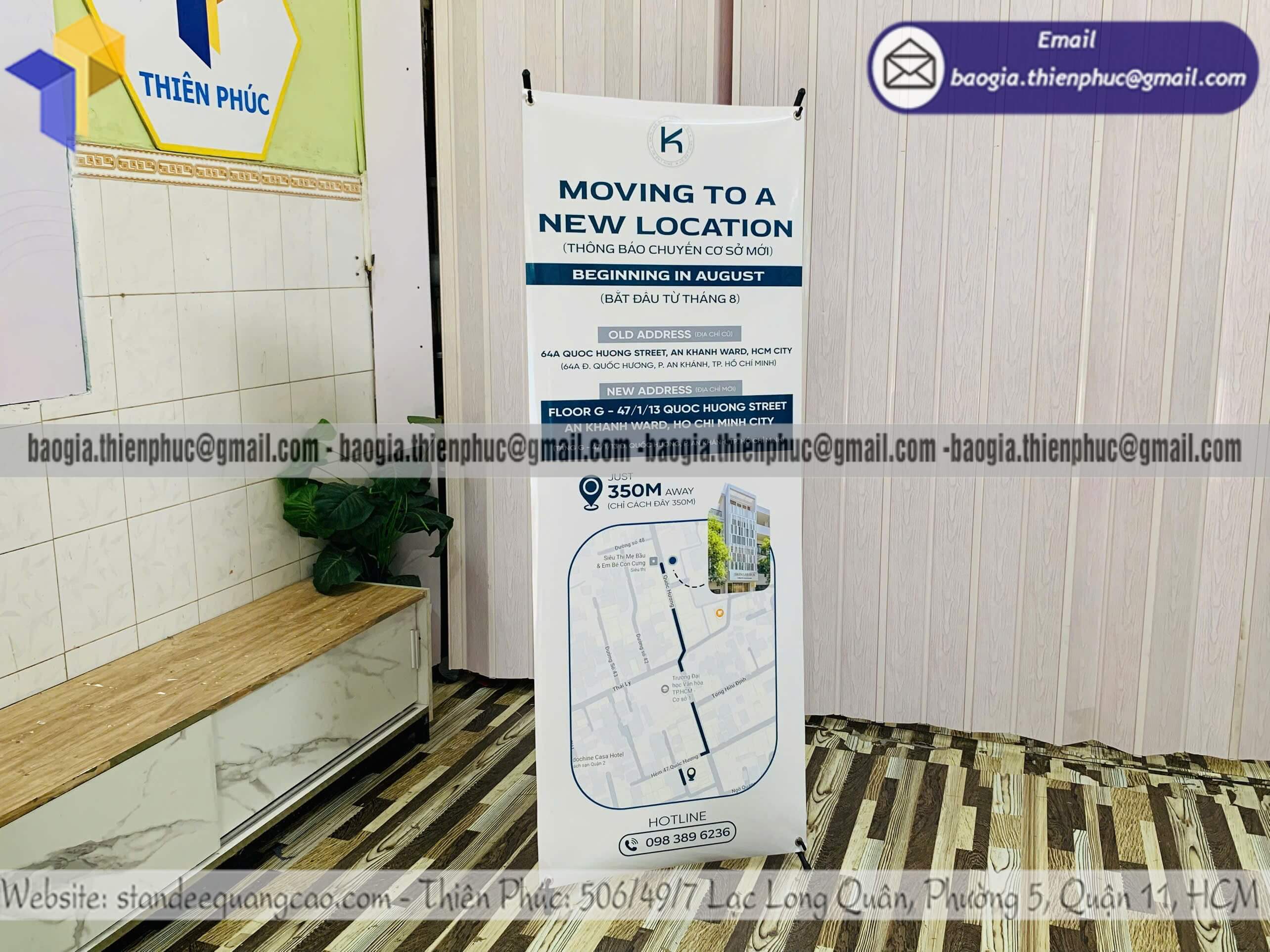 Standee khung sắt poster treo chữ X ngoài trời cho sự kiện khai trương hội nghị hội thảo