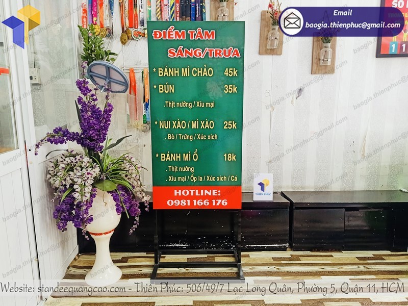 Standee khung sắt quảng cáo ngoài trời chất lượng