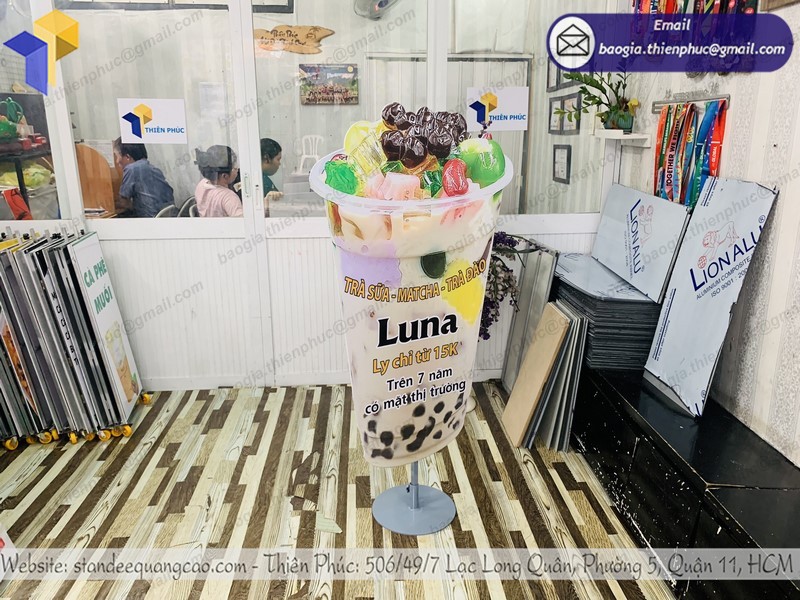 standee quảng cáo cho quán trà sữa RẺ