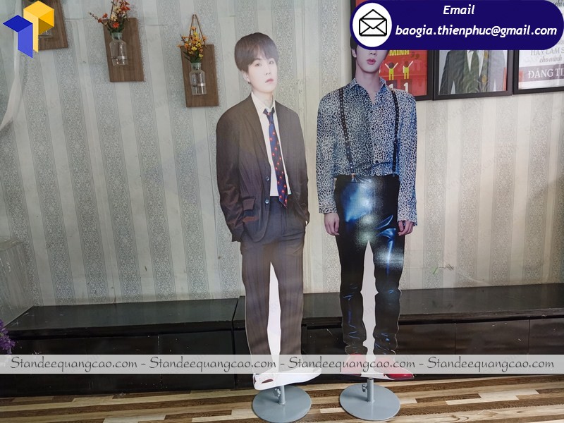 standee mô hình diễn viên