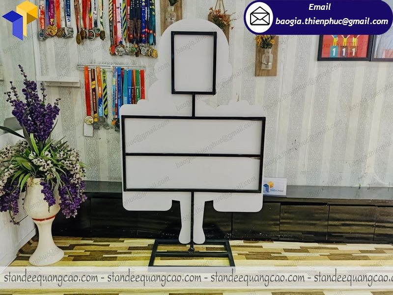 standee mô hình khung sắt