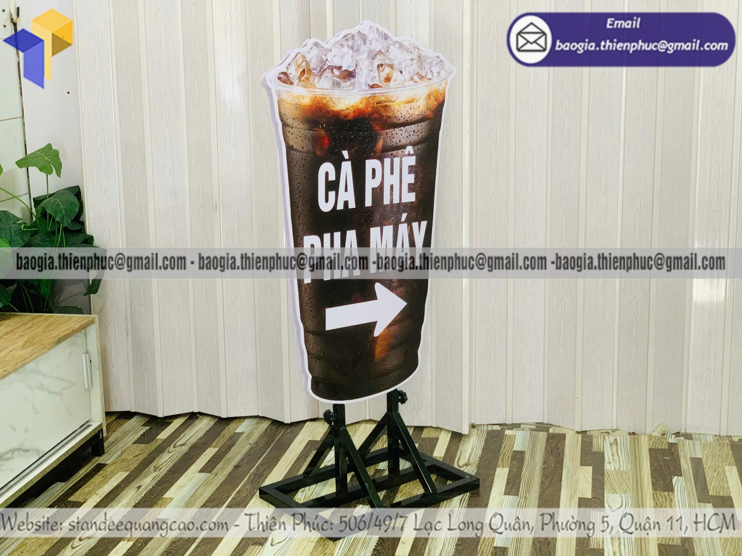 Standee mô hình ly cà phê hai mặt trưng bày đẹp thương hiệu nhượng quyền