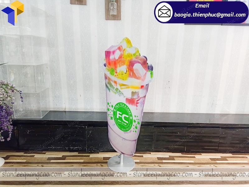 đặt làm standee mô hình ly trà sữa thạch khổng lồ