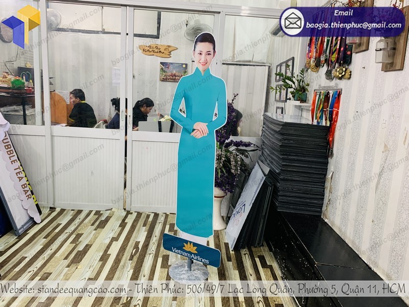 standee mô hình tiếp viên hàng không đẹp