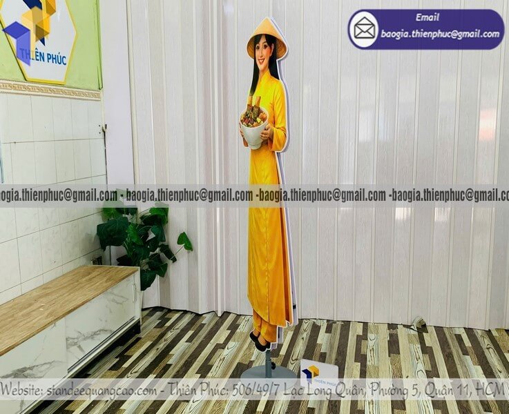 Standee mô hình người giới thiệu sản phẩm ngoài trời trực tiêp hỗ trợ VAT giá cạnh tranh