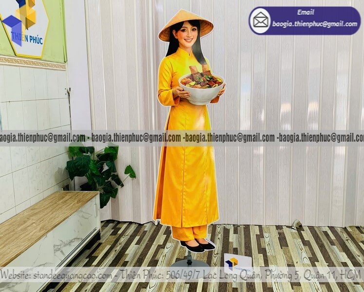 Standee mô hình người giới thiệu sản phẩm ngoài trời Standee mô hình người giới thiệu sản phẩm ngoài trời