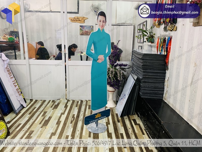 standee mô hình tiếp viên hàng không rẻ